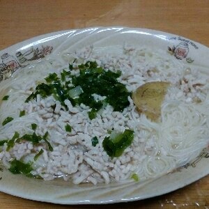 素麺であっさりフォー風の鶏麺